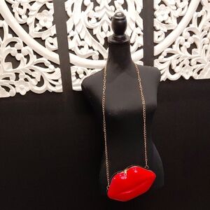 Red Lip-Shaped Crossbody Bag